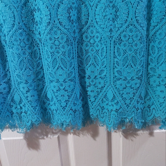 Beautiful Lace Tunic Style Blouse Size Medium - Picture 4 of 10